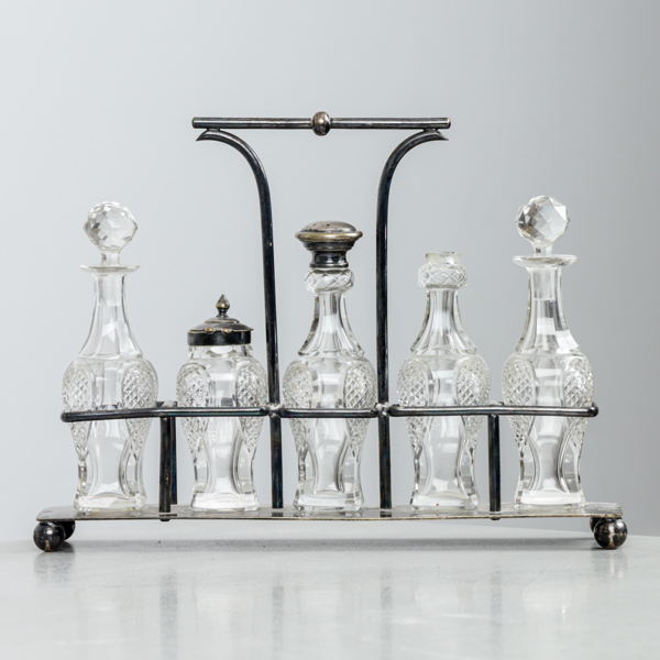 Bordssurtout, nysilver och kristallglas, 18/1900-tal