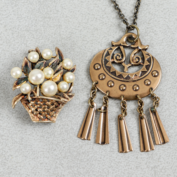 Smycken, Brosch i silver, Hänge Kalevala Koru brons