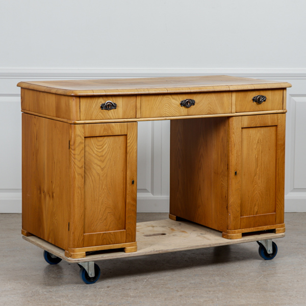 Skrivbord, alm samt masurbjörk, 1800-tal