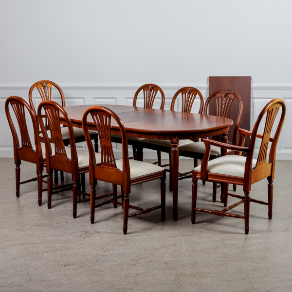 Matsalsgrupp, gustaviansk stil, bord med 8 stolar