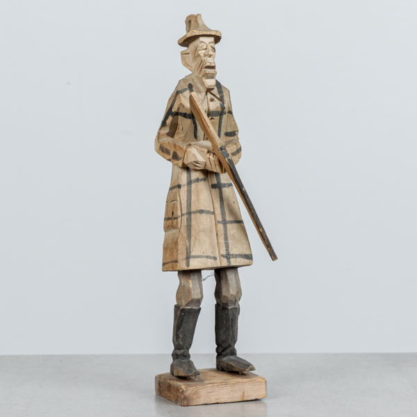 Snidad träfigur, Gustav V, delvis bemålad