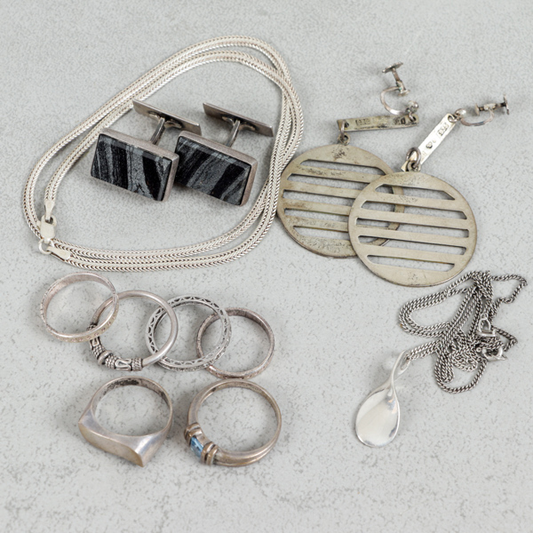 Silversmycken och bijouterier