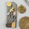 Pins, medaljer, märken, silverföremål