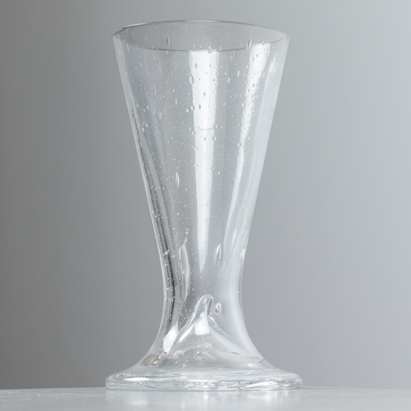 Glas, av äldre typ, men senare tillverkning