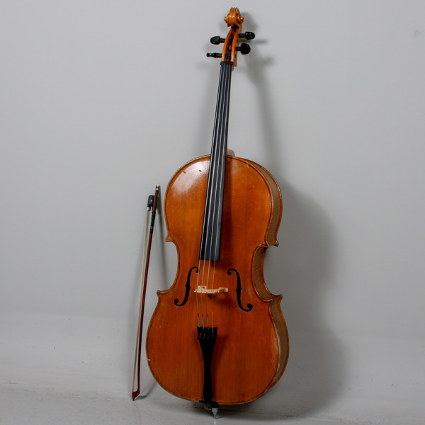 Cello med stråke, softcase