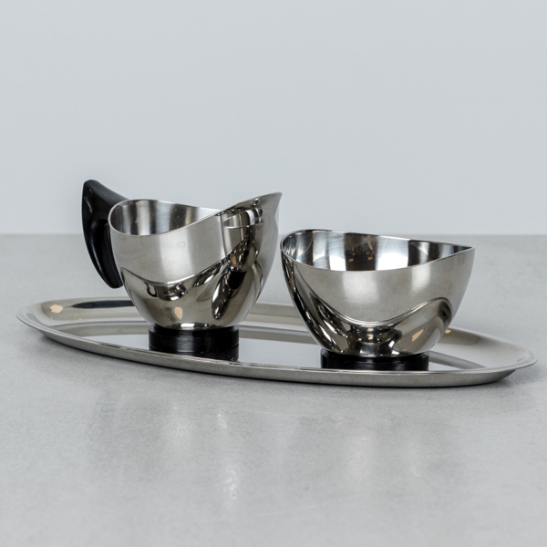 Nils Johan, "Christina", gräddkanna, sockerskål samt fat, stål och bakelit