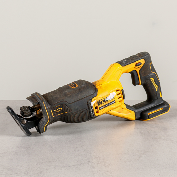 Tigersåg, DeWalt DCS382