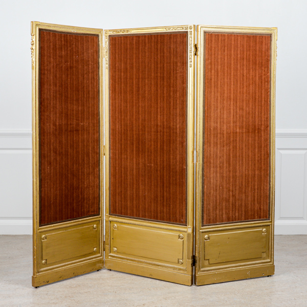 Vikskärm, gustaviansk stil, skuren och bronserad dekor, tygbeklädd, omkring år 1900