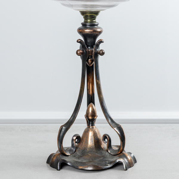 Fotogenlampsfot, mässing, 1900-talets början