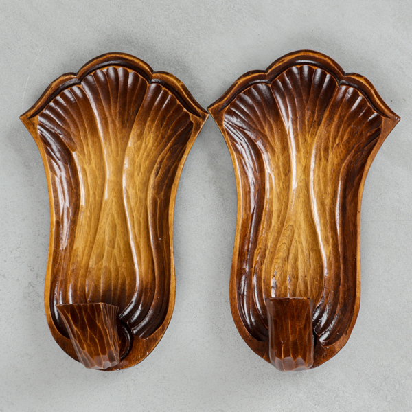 Väggljuslampetter, Ahrneberg, snidat trä