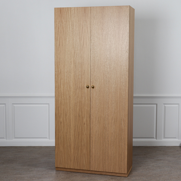 Skåp med invändiga hyllor, ekfanér, Rangnars, samtida