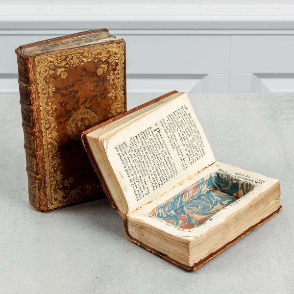 Bokgömmor, böcker daterad 1723 och 1785, franska band