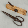 Hyvel och sax, hyvel bär datering 1824, sax omkring år 1800