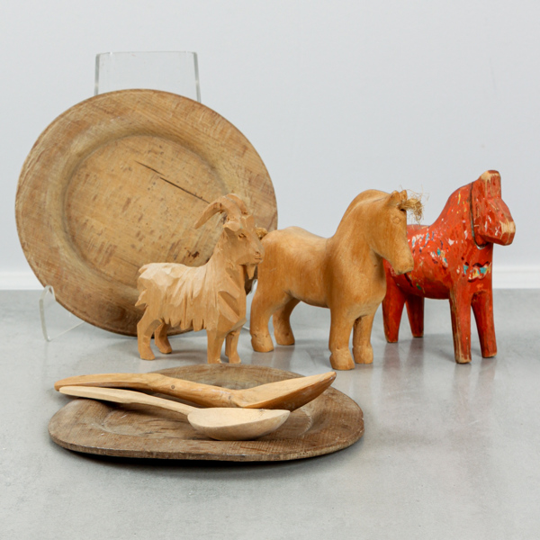 Kuriosa, dalahäst, träfiguriner, tallrikar, skedar