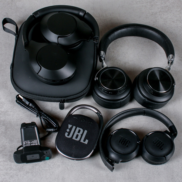 Hörlurar 3st , högtalare och webcam