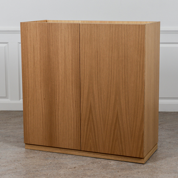 Skåp med dörrar, Ragnars