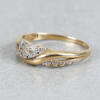 Ring, Guld 18k, med enstaka mindre diamanter, 2.9g