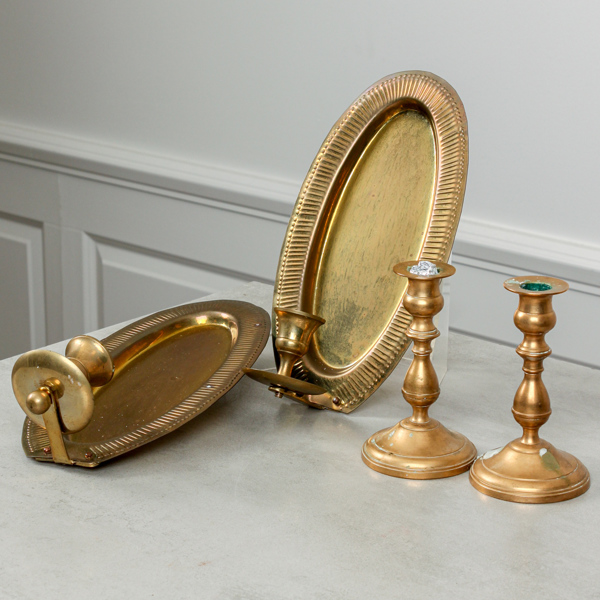 Väggljuslampetter, 1 par, samt ljusstakar 1 par, mässing/malm