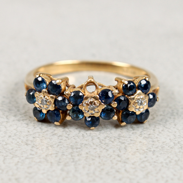 Ring, Guld 18k, 2.8g, diamanter och safirer