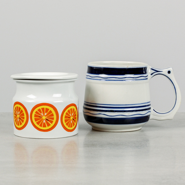 Arabia, 2 delar, mugg "skorstensmärkningan", samt, Syltburk "Pomona", Raija Uosikkinen, Arabia