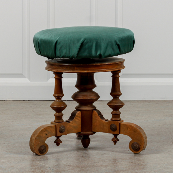 Pianopall, nyrenässans, snurrbar, 1800-talets slut