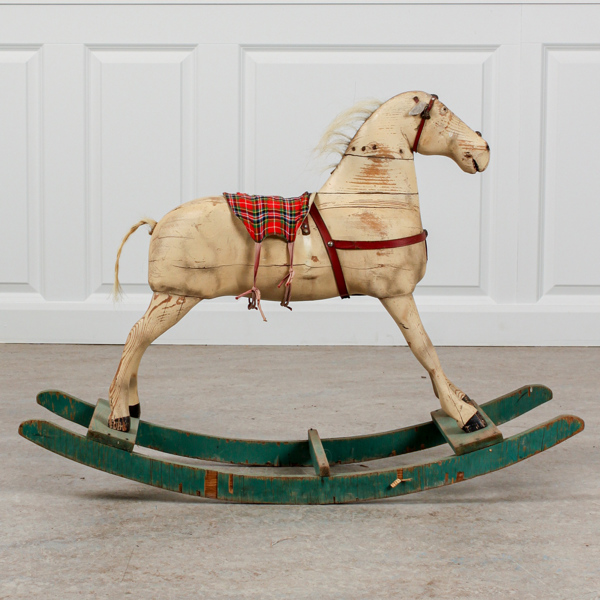Gunghäst, bemålat trä, 1900-talets första hälft