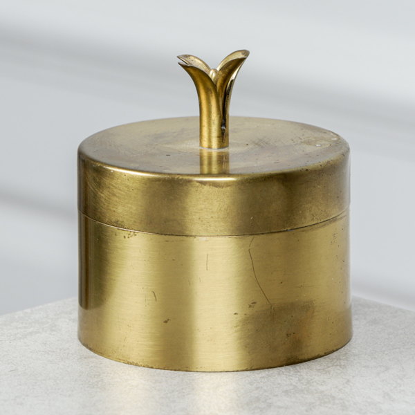 Burk med lock, Ystad Metall, troligtvis Ivar Ålenius-Björk, mässing