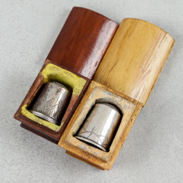 Fingerborgar, 2st, silver, år 1888 resp 1910