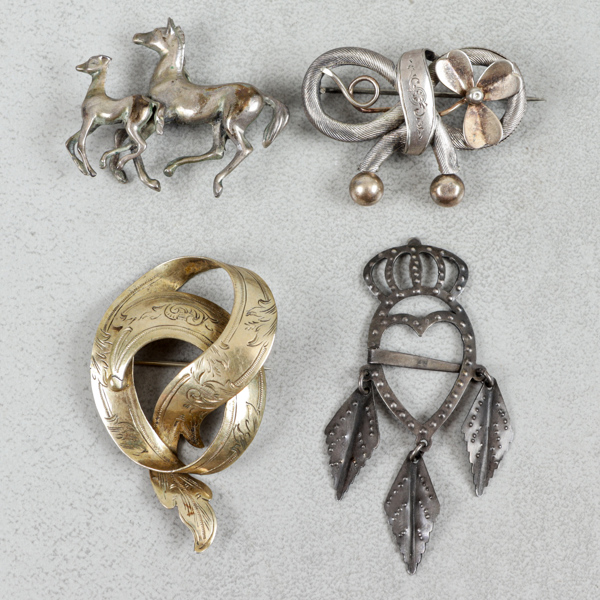Broscher och Dräktsmycken, 4 delar, Silver