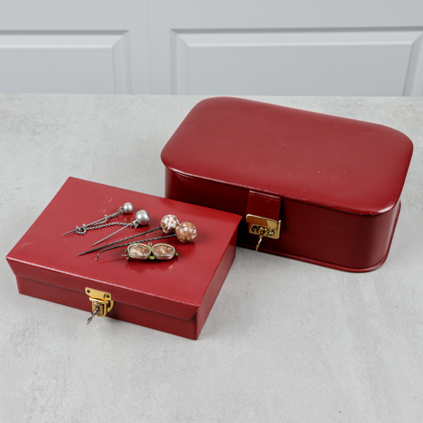 Smyckesskrin, 2st, Pins och brosch i silver med marmor