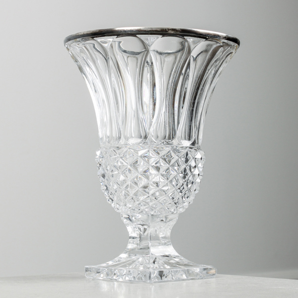 Glaspokal med silverfattning, Finland