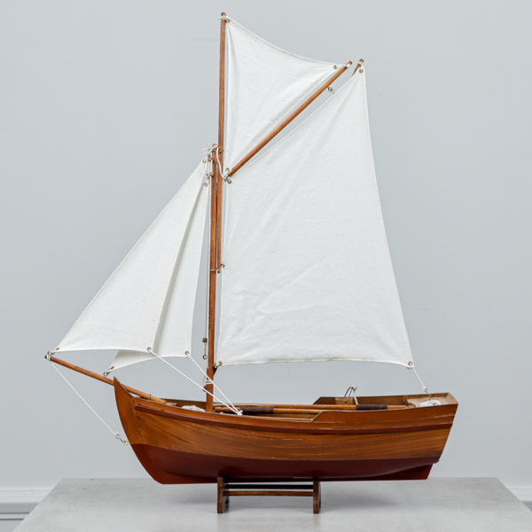 Modellbåt, i form av segelbåt