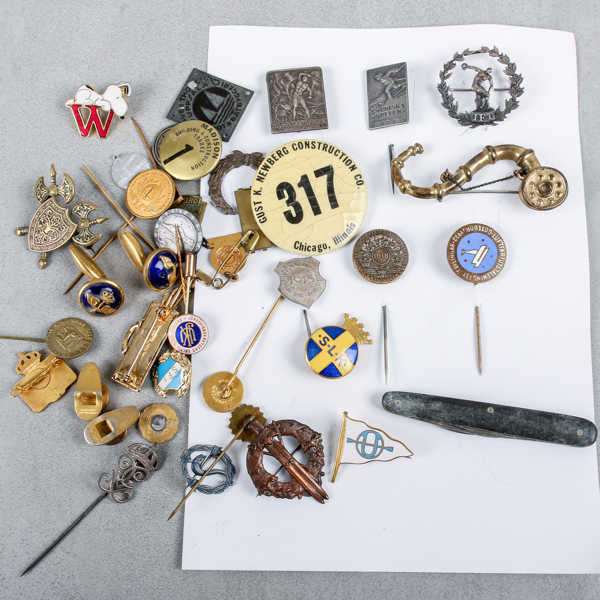 Nålmärken, bla Olympiad och utställningar