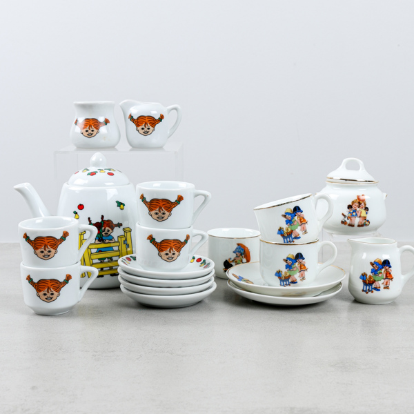 Dockservis, "Pippi", 7 delar samt Dockservis, 4 delar, Arabia, "skorstensstämpel", Finland