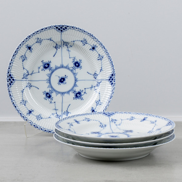 Royal Copenhagen, "Musselmalet", tallrikar, 4 st, halvblond