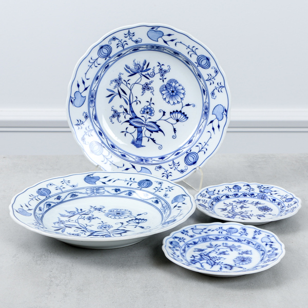 Meissen, 2+2 st, djupa tallrikar och assietter, "Lökmönster"