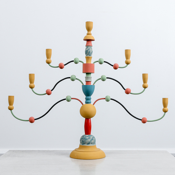 Kandelaber, "Essundastaken", bemålat trä och metall, Essunga Hembygsförening