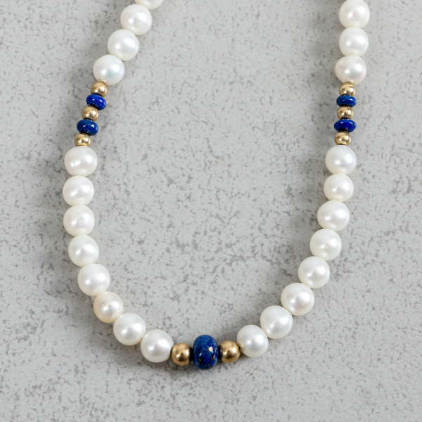 Pärlhalsband, silverlås, pärlor i guld