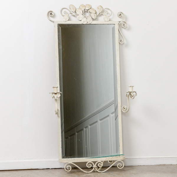 Spegellampett, bemålad smide och glas, 1900-talets mitt