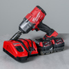 Mutterdragare, Milwaukee M18 FHIWF12, med batterier och laddare