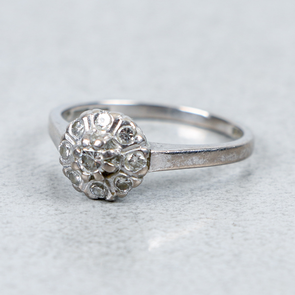 Ring, Guld 18k 3,4g, 9st diamanter