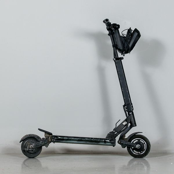 Elsparkcykel, med laddare