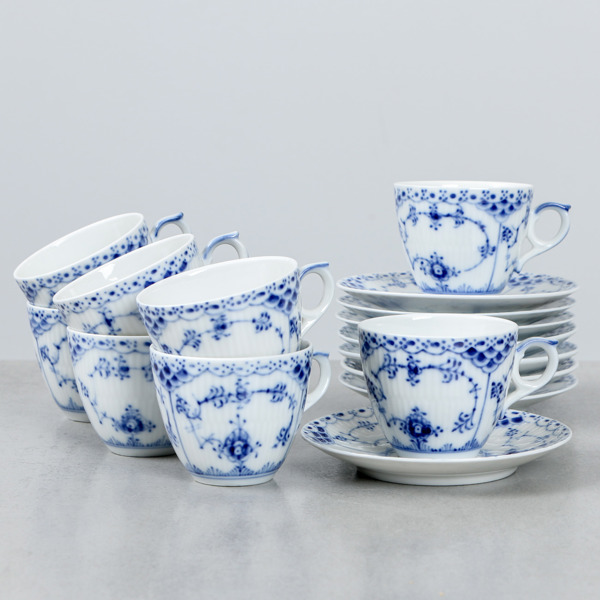 Royal Copenhagen, "Musselmalet", halvblond, moccakoppar med fat, 8 dlr