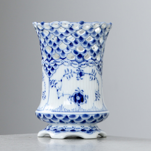 Royal Copenhagen, "Musselmalet", vas, helblond