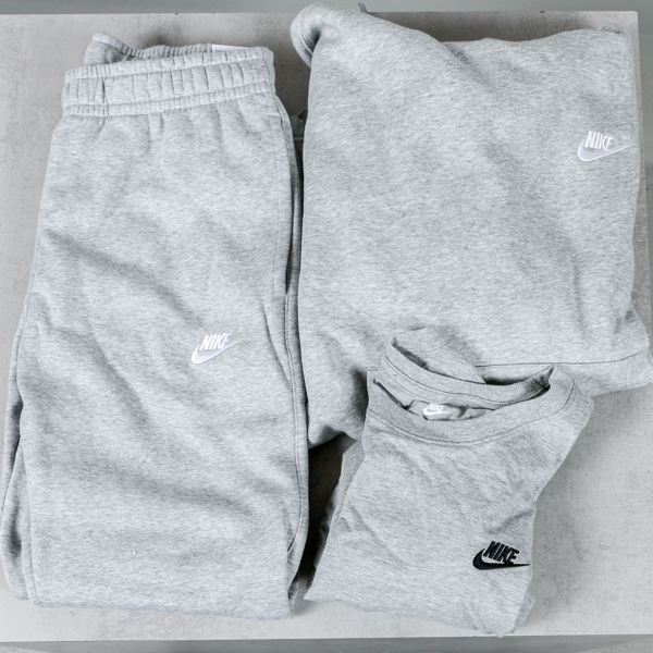 Nike, 3 delar, hoodie, sweatpants och t-shirt, herr strl S, oanvända