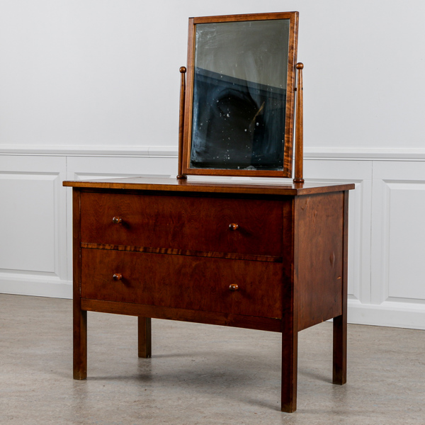 Spegelbyrå, Nordiska Kompaniet, inventariemärkt med Gustav VI Adolf samt GAL för kronprins Gustav Adolf och kronprinssesan Louise, Ulriksdals slott, troligtvis Carl Bergsten, 1900-talets andra kvartal