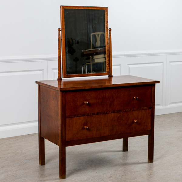 Spegelbyrå, Nordiska Kompaniet, inventariemärkt med Gustav VI Adolf samt GAL för kronprins Gustav Adolf och kronprinssesan Louise, Ulriksdals slott, troligtvis Carl Bergsten, 1900-talets andra kvartal