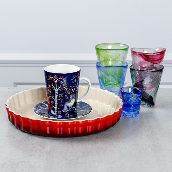 Pajform, Le Creuset, glas, Kosta Boda samt mugg, Iittala