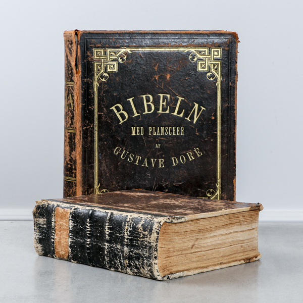 Äldre böcker, varav en 1789