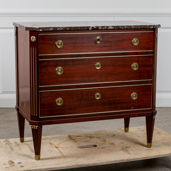 Byrå, med stenskiva, sengustaviansk stil, 1900-talets mitt